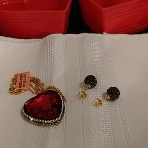 Red Heart pendant and earrings